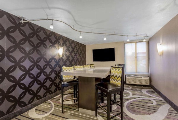 La Quinta Inn & Suites by Wyndham Binghamton - Johnson City image 8